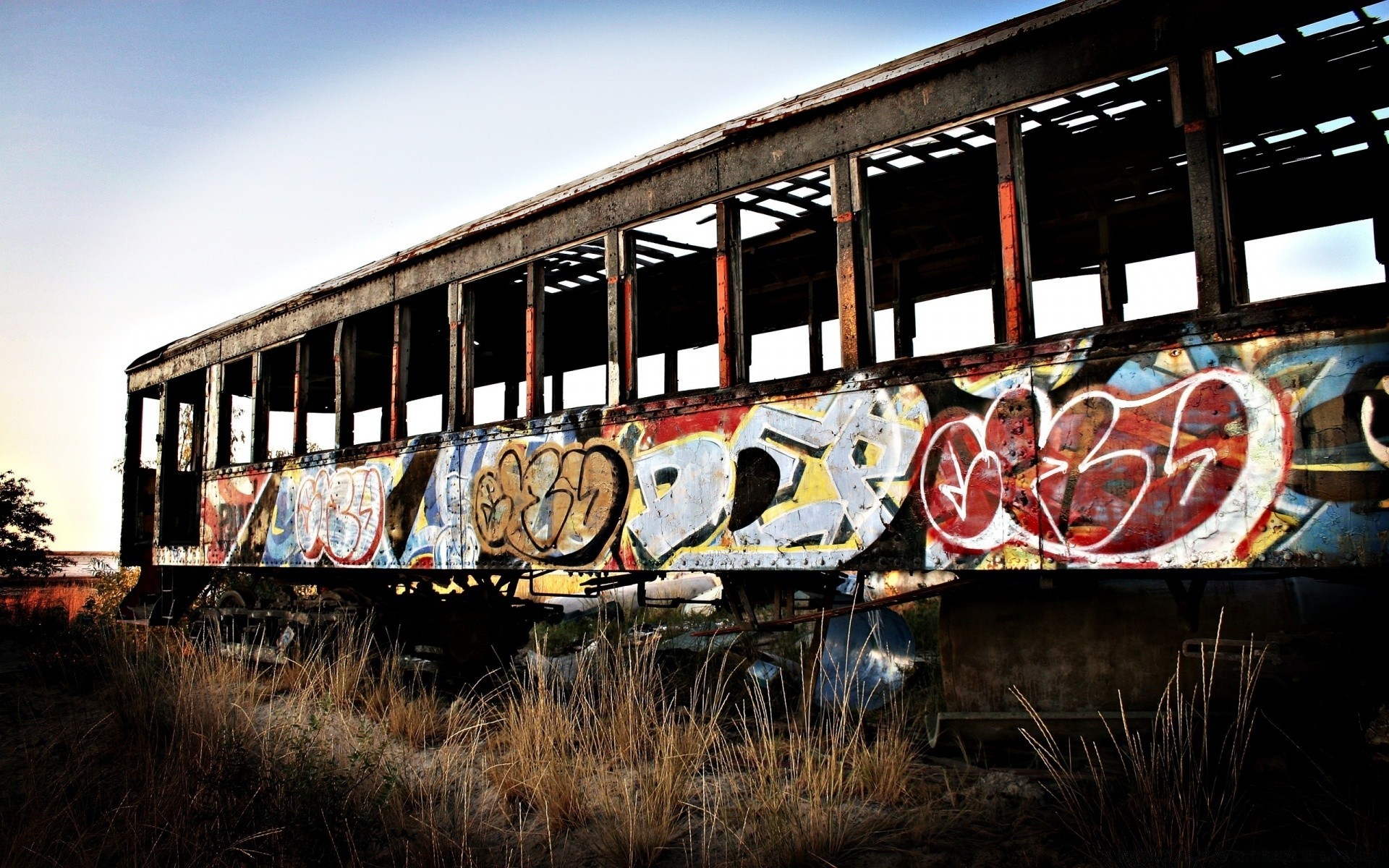 graffiti train ferroviaire piste moteur système de transport voiture wagon voyage vintage à l extérieur transport vieux acier couleur