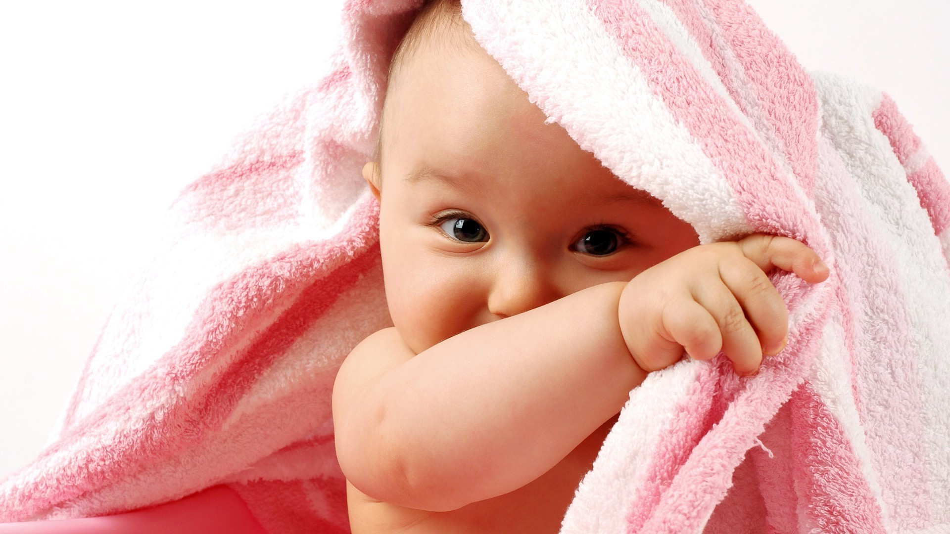 bébés bébé enfant mignon peu peau serviette propre nouveau-né bain innocence visage beau