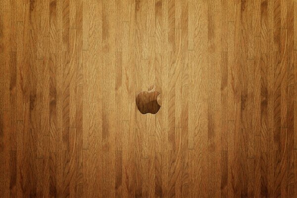 Logo Apple sur la surface en bois
