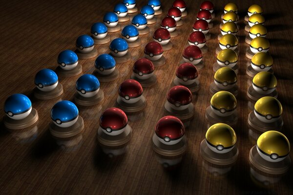 Boules multicolores sur une table en bois
