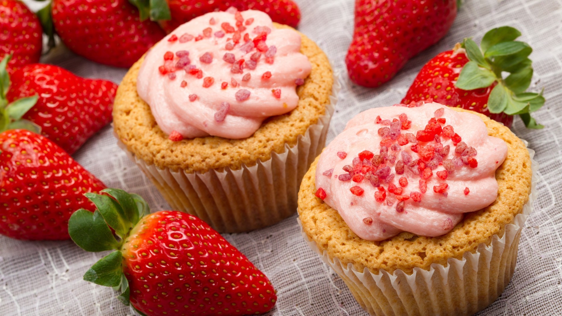 desserts doux fraise crème gâteau délicieux pâtisserie baie rafraîchissement repas sucre cuisson fruits boulangerie chocolat vanille maison indulgence petit déjeuner crème fouettée