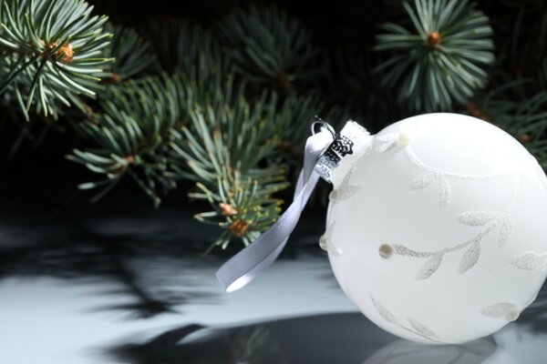 Décoration pour l arbre de Noël. L efect de neige sur la figure