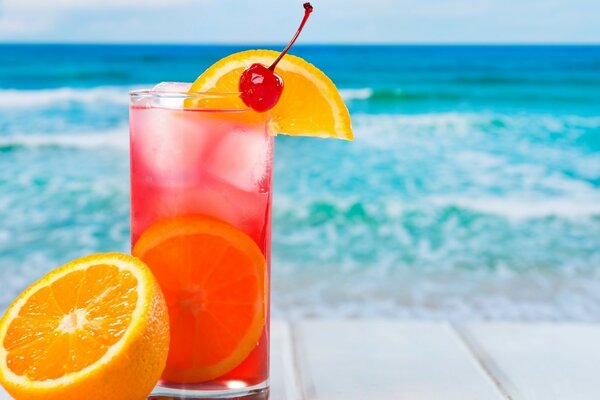Cocktail exotique. Été, océan, orange