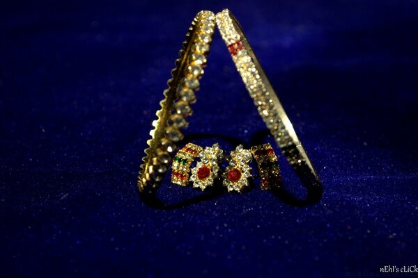 Bijoux de luxe avec des pierres
