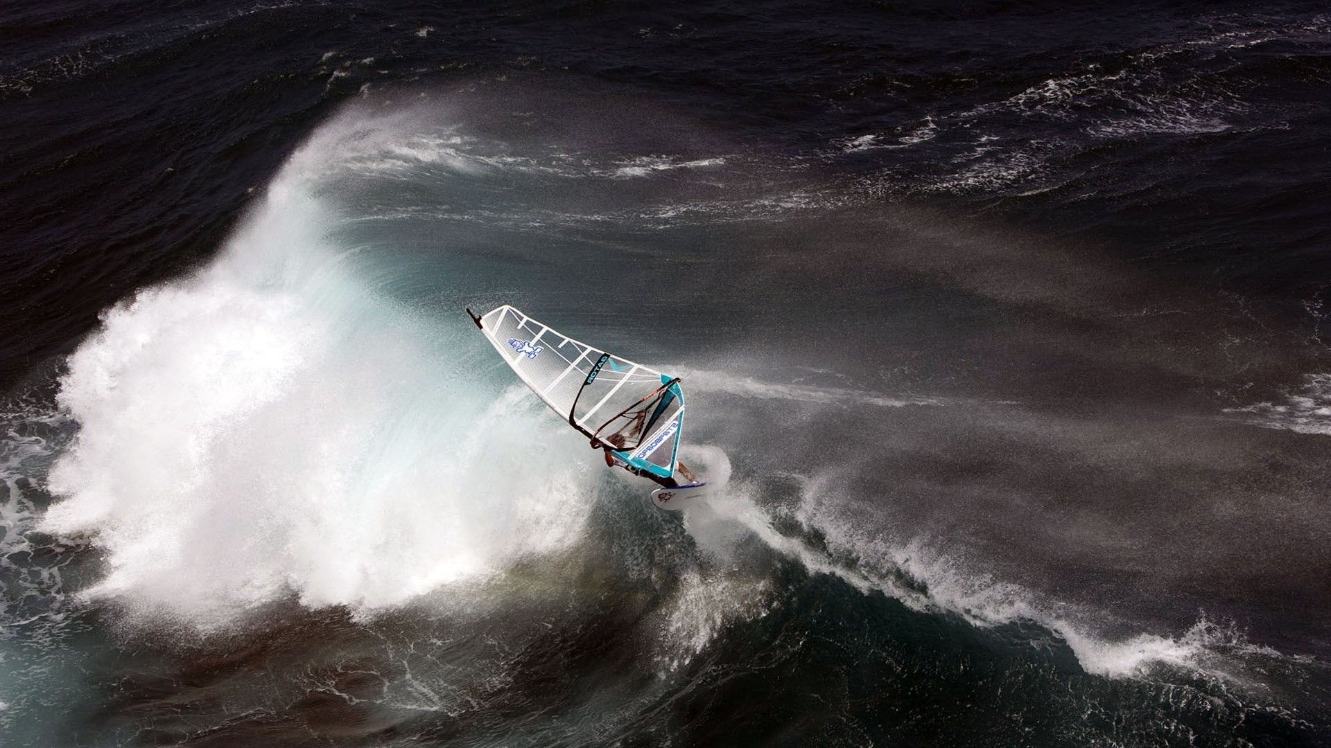 eau océan tempête mouvement action surf mer splash vague pulvérisation dépêchez-vous plage