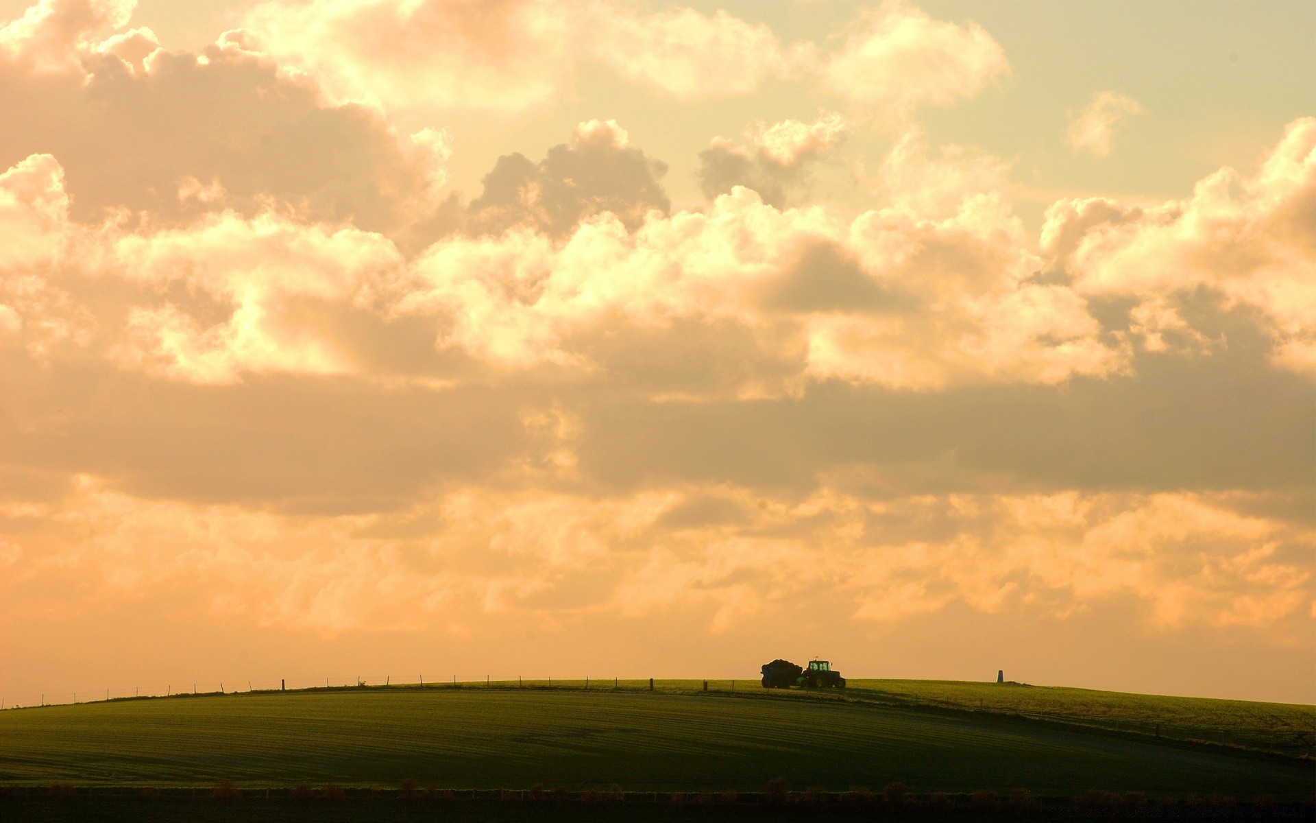 paysage paysage agriculture ferme ciel champ nature tempête terres cultivées arbre météo lumière lumière du jour nuage horizon extérieur coucher de soleil soleil rural pâturage