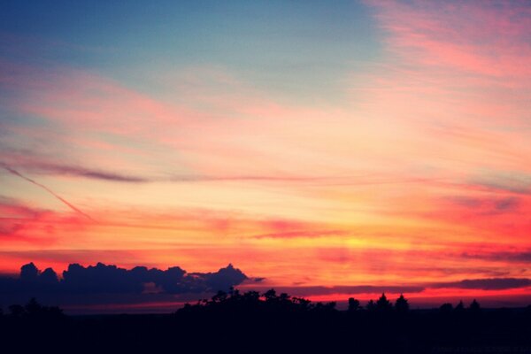 Très beau coucher de soleil au loin
