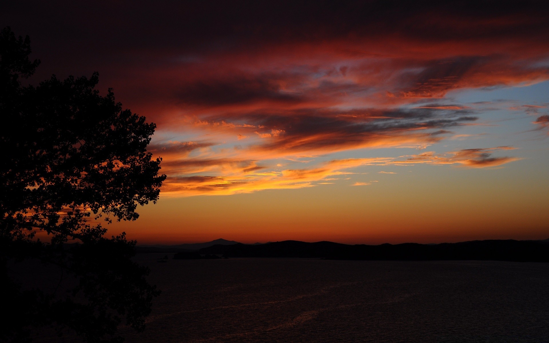 lac coucher de soleil aube soir crépuscule soleil ciel rétro-éclairé paysage silhouette