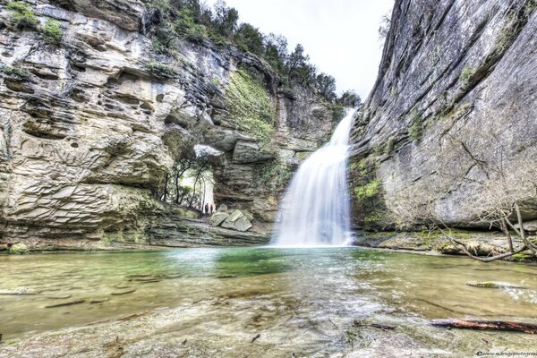 Repos naturel près de la cascade