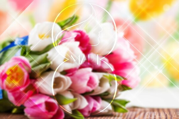 Félicitations pour le 8 mars avec les tulipes