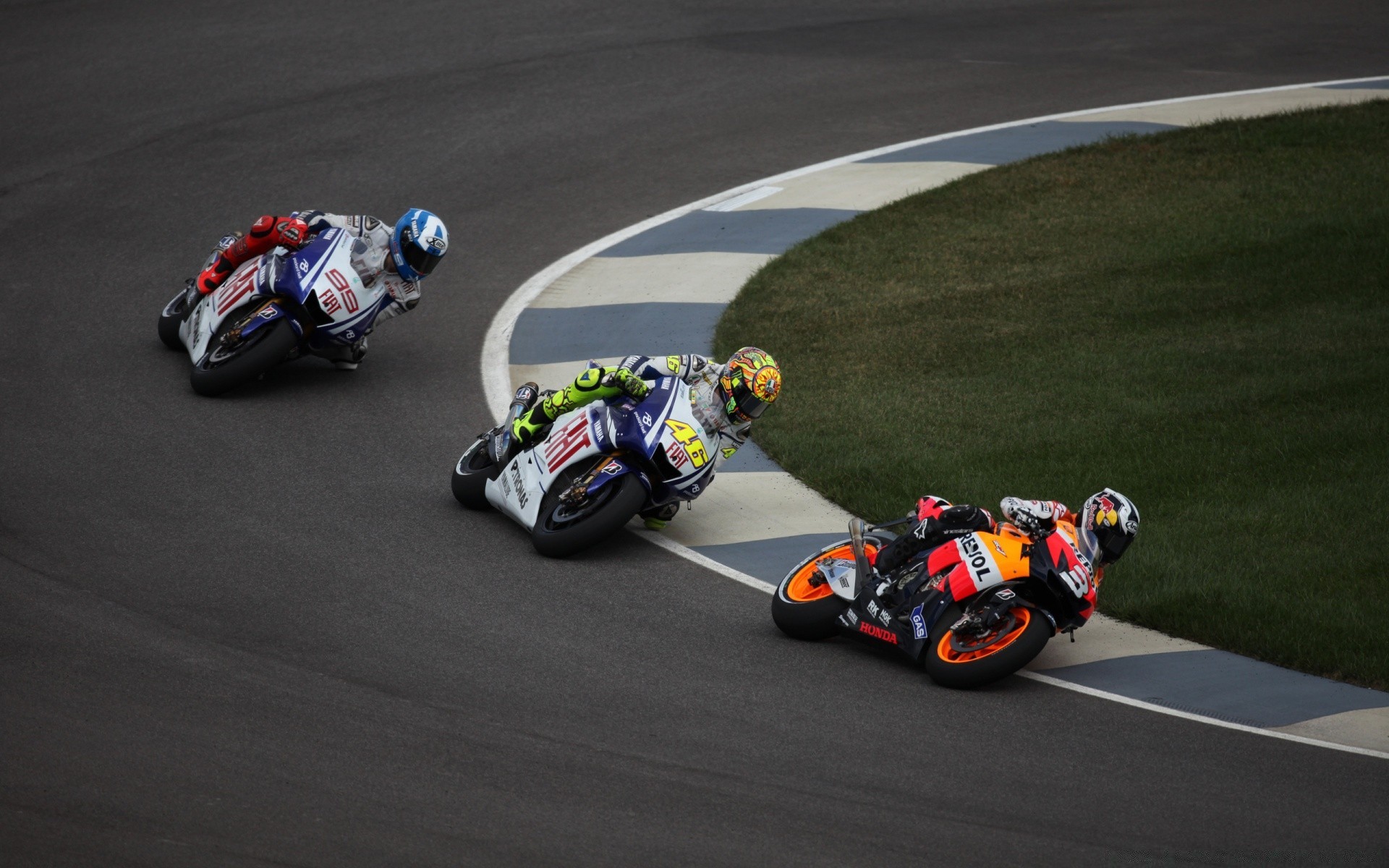 sport course piste dépêchez-vous championnat concours conducteur action voiture tournoi travail d équipe disque circuit vélo coureur frisson sport automobile prestige machine rond pneus