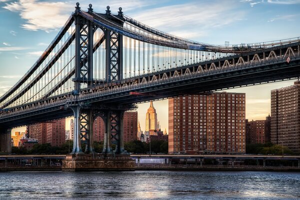 Pont sur fond d architecture urbaine