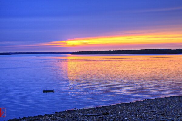 Reflet du coucher de soleil dans l eau de la mer