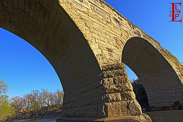 Clements pont d arc en pierre