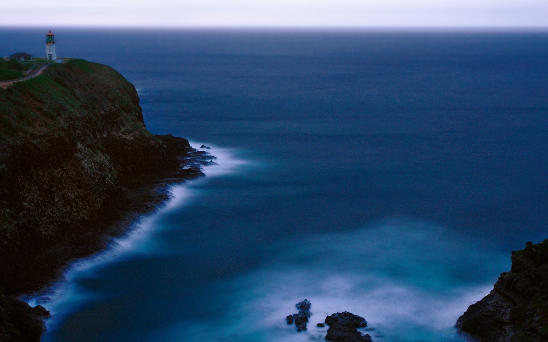 île eau coucher de soleil mer océan plage soirée crépuscule mer voyage paysage ciel paysage aube rock lumière du jour surf phare extérieur lumière